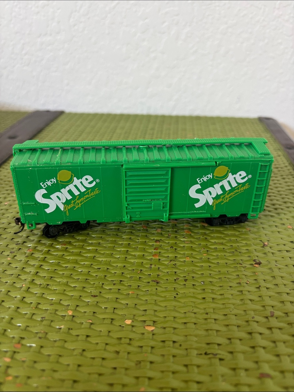 Sprite Green Model Boxcar with Logo express limited coke train HO scale
